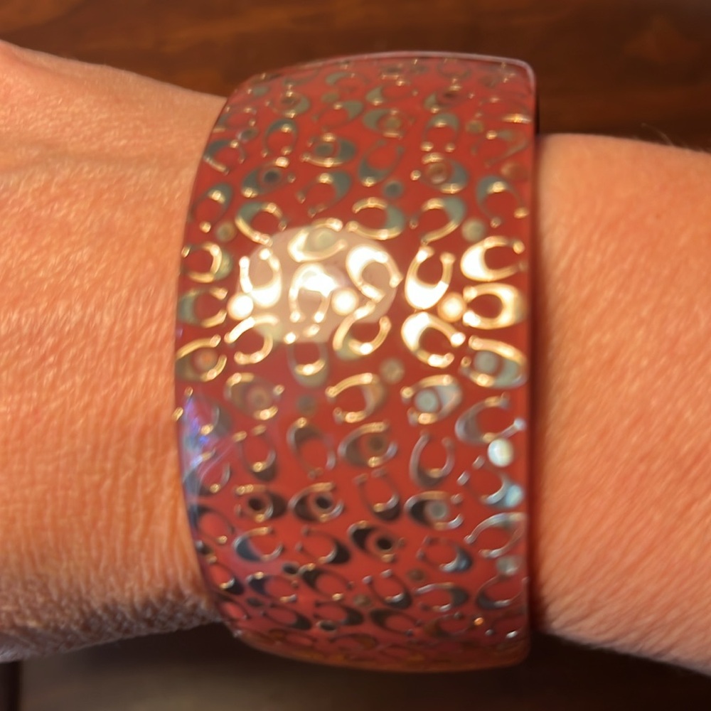 Coach signature lucite bangle cranberry/gold - Picture 6 of 6